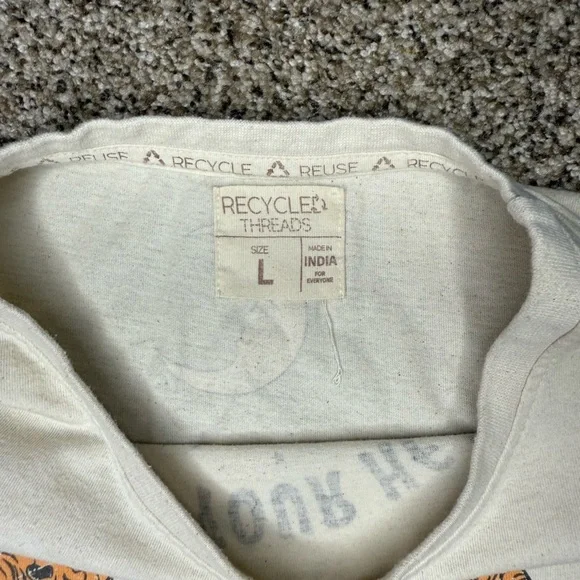 Recycled Thready Boxy Graphic Crop Top with Tiger Design size Large - Picture 2 of 5